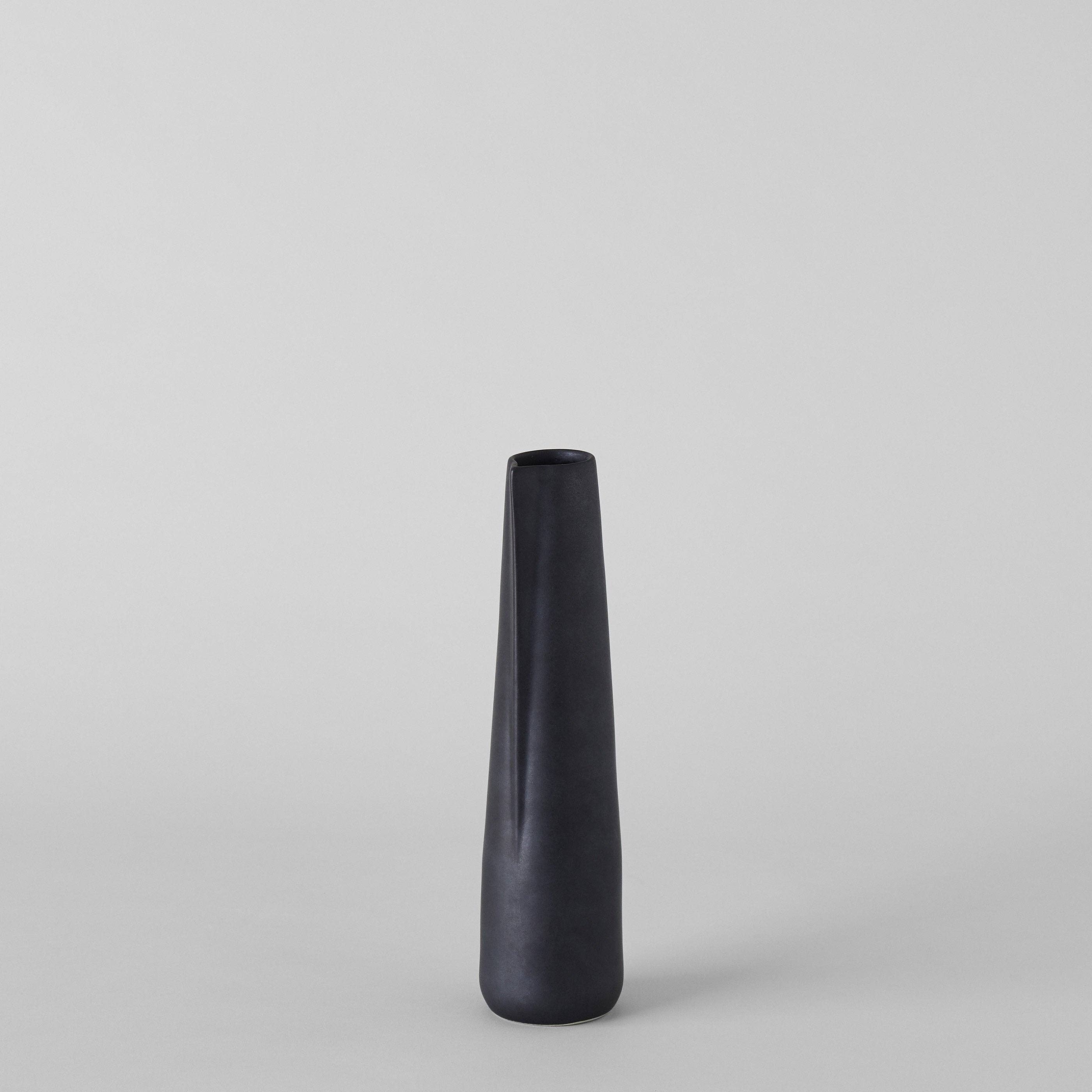 Novah Pitcher Tall Black
